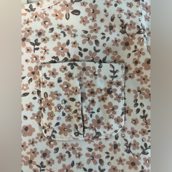 Max Studio Flower Print T-Shirt, Toddler Girl size 5T, kid t-shirts, pocket - Picture 7 of 8